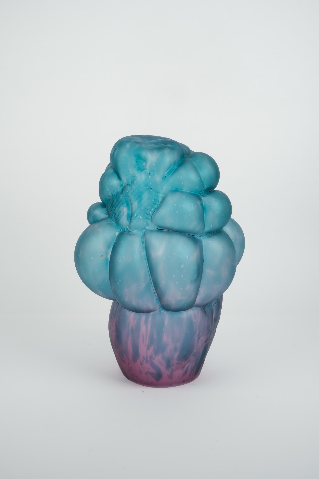 Photographie de l’œuvre *Sponge* d’Estrid Lutz, 2020–2023, réalisée et produite au Cirva (Marseille) pendant sa résidence.
© Estrid Lutz ; photo © Cirva / Bérangère Huguet